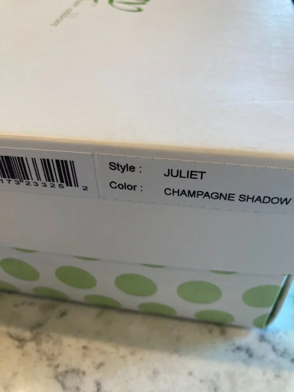 Juliet by Envy  Average Wig  NEW in box